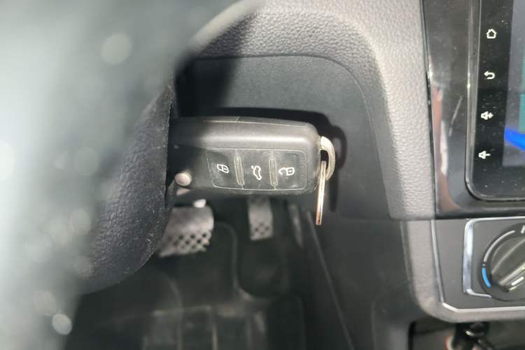 Used Volkswagen Santana 2016 1.6L Automatic Comfort Edition