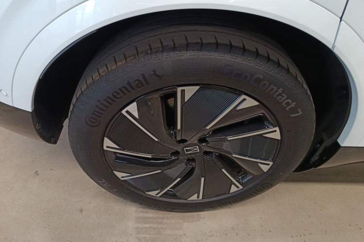 Used  07 2024 Pro+ All-Electric Version
