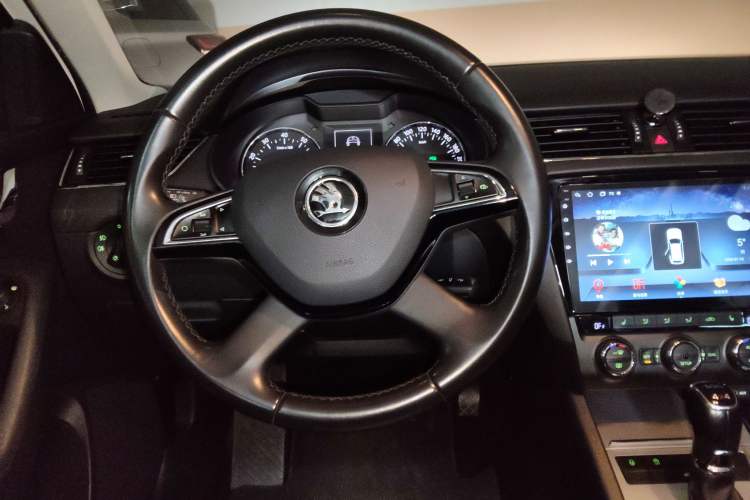 Used Skoda Octavia 2015 1.8T Yizhen Travel Edition
