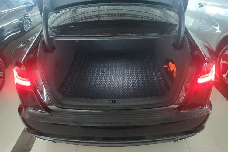 Used Audi A6L 2018 30th Anniversary Edition 35 TFSI Fashion Model
