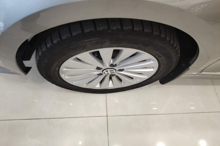 Used Volkswagen Sagitar 2017 230TSI Automatic Comfort Version
