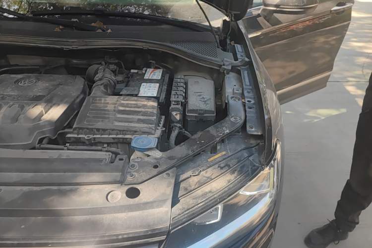 Used Volkswagen Tiguan L 2019 330TSI Automatic Two-Wheel Drive Smart Luxury Version China V Emission Standard
