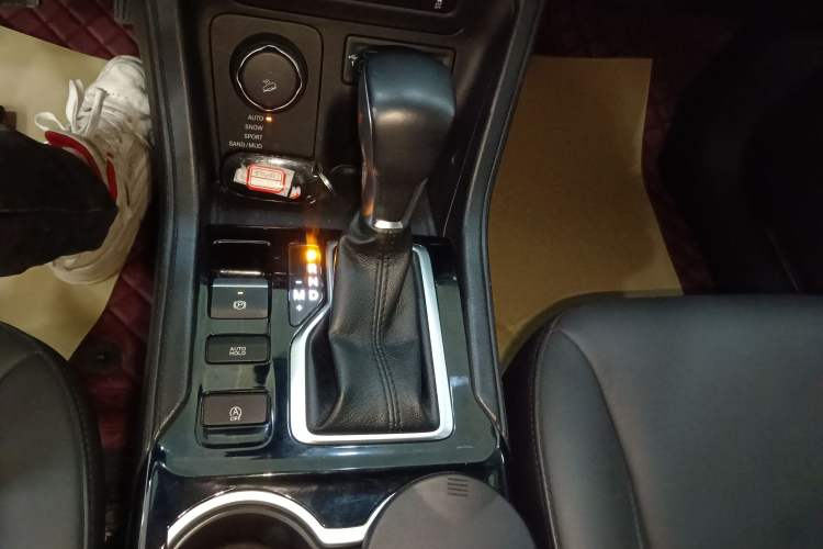 Used  Grand Commander 2018 2.0T Four-Wheel Drive Enjoyment Edition China VI
