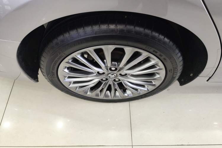 Used Toyota Avalon 2019 Dual-Engine 2.5L XLE Prestige Version China VI Standard