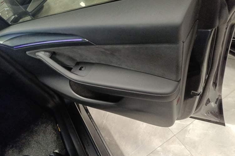 Used Tesla Model Y 2024 Rear-Wheel-Drive Version
