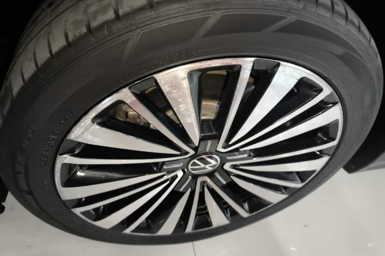 Used Volkswagen Passat 2020 Facelift 380TSI Prestige Edition China VI Standard
