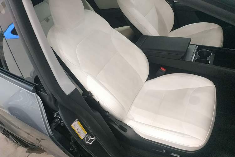 Used Tesla Model Y 2025 Rear-Wheel-Drive Version