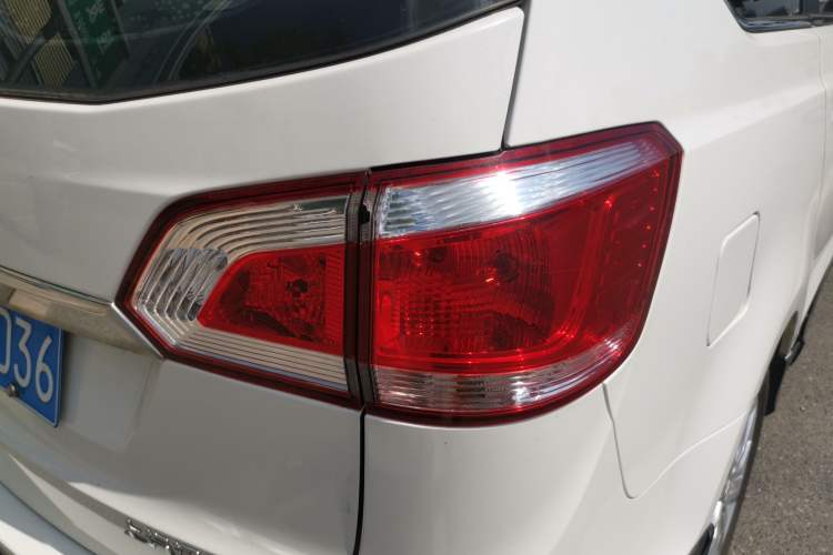 Used Baojun 730 2014 1.5L manual Comfort version 7 seats
