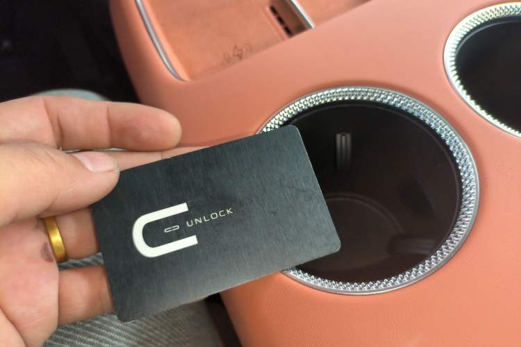 Used  E07 2025 All-Electric 4x4 90kWh Ultra High-Performance Edition
