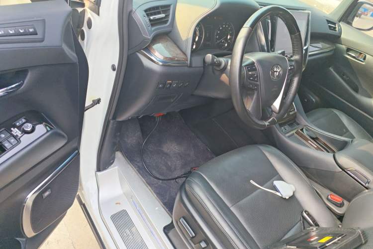 Used Toyota Vellfire 2023 Crown Dual-Engine 2.5L HV Ultimate Edition