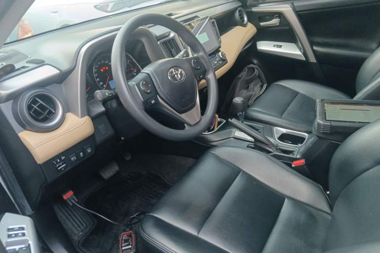 Used Toyota RAV4 2019 2.0L CVT Two-Wheel Drive Comfort Edition China VI Standard
