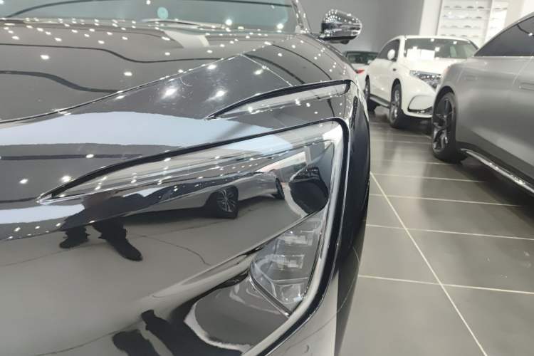 Used  12 2023 700 Three-Laser Rear-Wheel Drive Luxury Edition