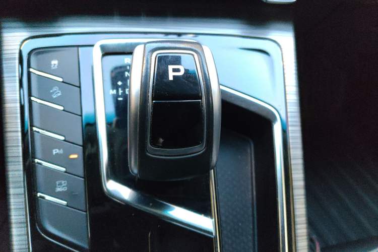 Used Geely Auto Emgrand X7 Sport 2020 1.8TD DCT ZhiZun PRO
