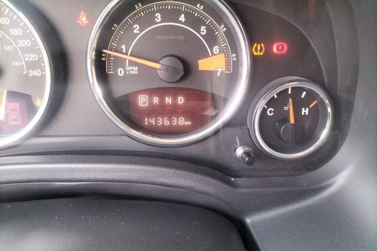 Used  Compass 2015 2.0L Two-Wheel Drive Luxury Edition