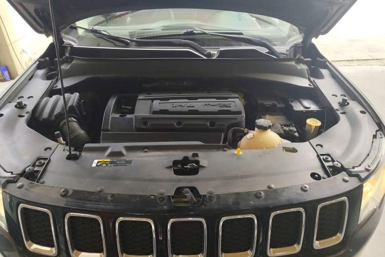 Used  Compass 2017 200T Automatic Family Edition
