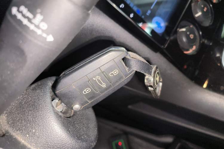 Used Peugeot 3008 2016 2.0L Automatic Classic Edition