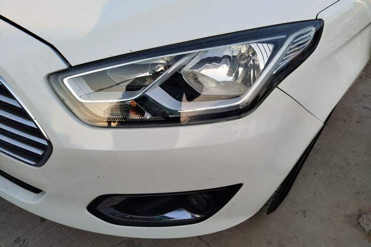 Used Ford Escort 2015 1.5L Automatic Fashion Model