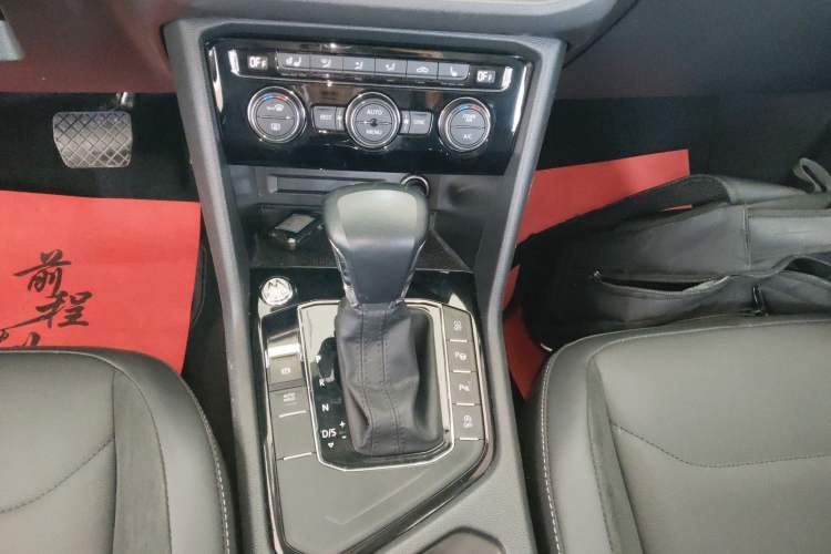 Used Volkswagen Tiguan L 2020 330TSI Automatic Two-Wheel Drive Smart Luxury Edition China VI Standard
