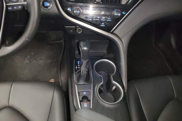 Used Toyota Camry 2021 2.0G Luxury Edition
