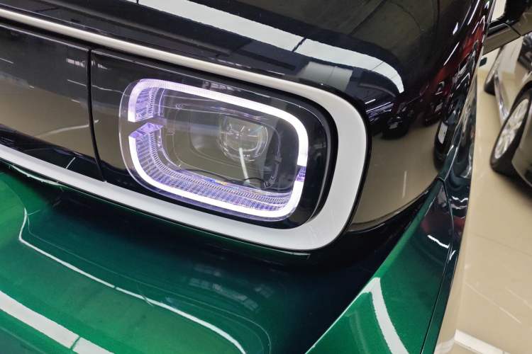 Used Baojun KiWi EV 2021 Artist Model Lithium Iron Phosphate
