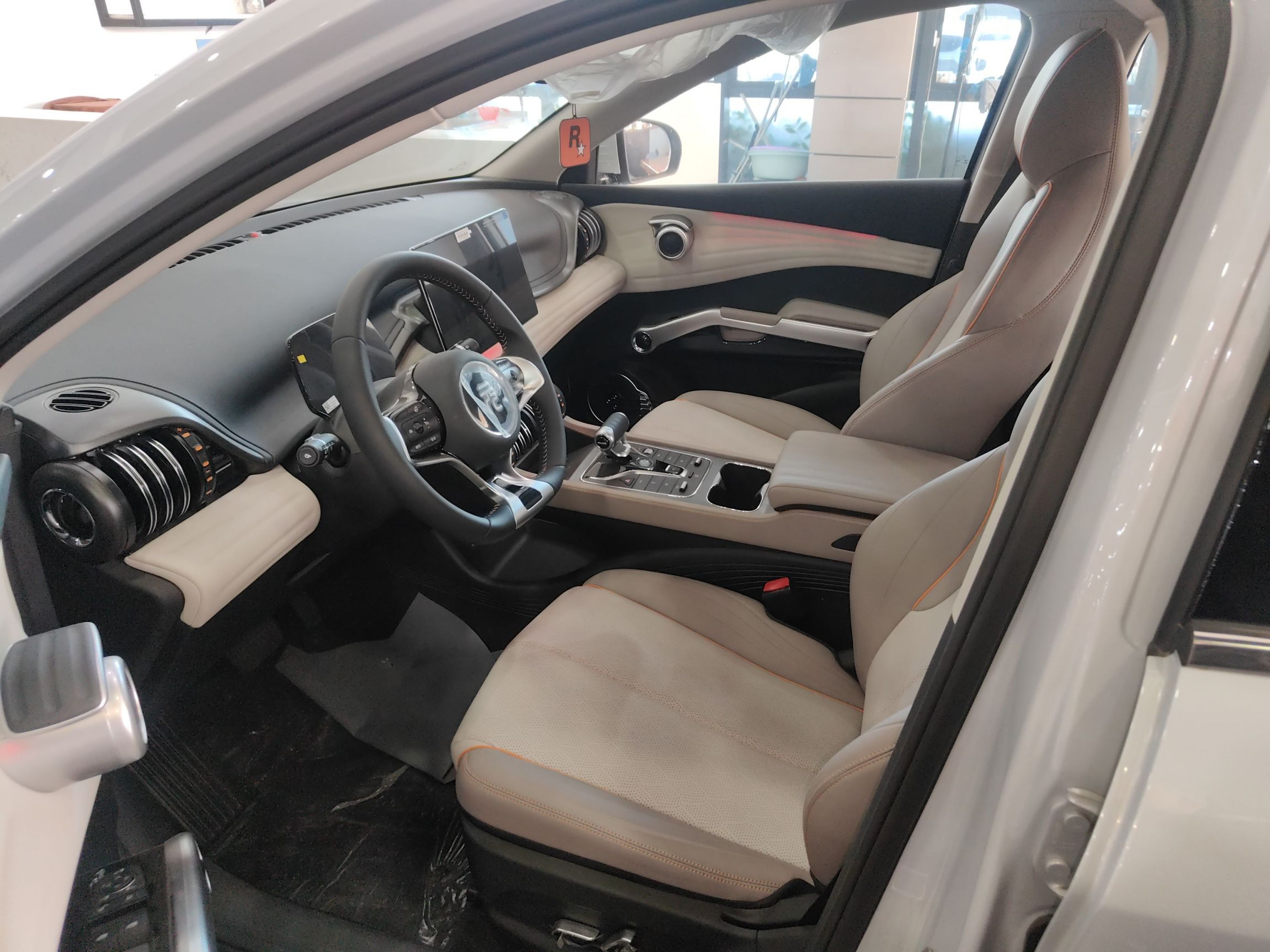 Переднее сиденье в автомобиле