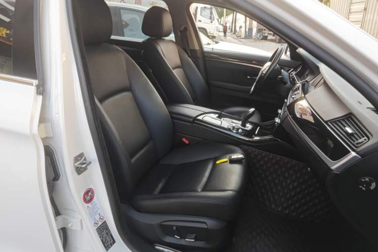 Used BMW 5 Series 2014 520Li Elegant Model
