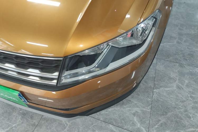 Used Volkswagen Santana 2016 Cross 1.6L Automatic Comfort Model