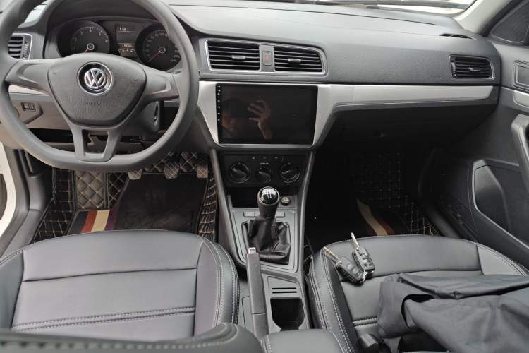 Used Volkswagen Lavida 2015 1.6L Manual Fashion Edition
