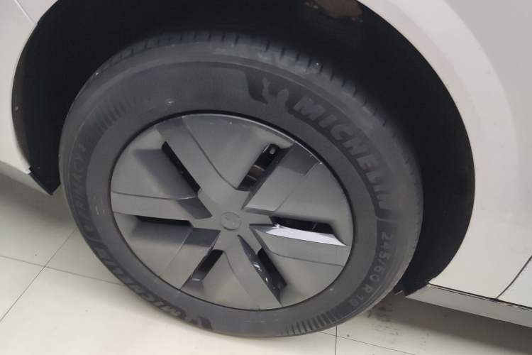 Used Li Auto MEGA 2024 Ultra Model
