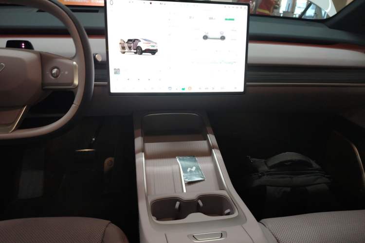 Used ONVO L60 2025 Model—85 kWh All-Wheel-Drive Version
