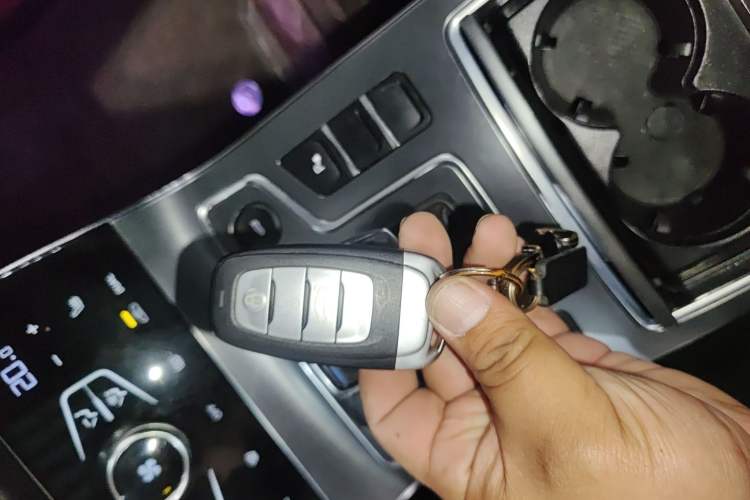 Used Hongqi H5 2022 Classic Model Facelift 1.8T Automatic Smart Connect Flagship Edition