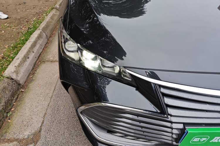 Used Toyota Avalon 2019 Dual-Engine 2.5L Luxury Edition China VI Standard