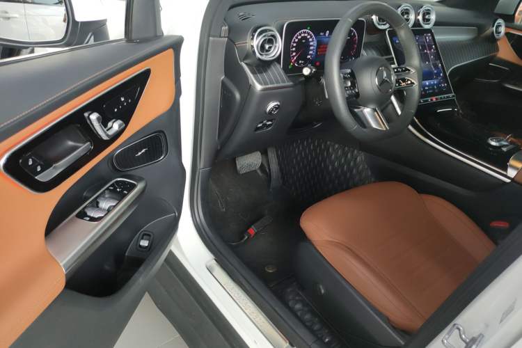 Used Mercedes-Benz GLC 2023 Facelift GLC 260 L 4MATIC Luxury Version 5 Seats