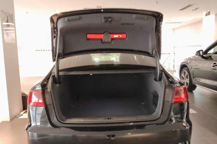 Used Audi A6L 2018 30th Anniversary Edition 35 TFSI Fashion Model
