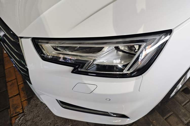 Used Audi A4L 2018 30th Anniversary Edition 40 TFSI Fashion Model
