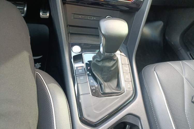 Used Volkswagen Tiguan L 2023 330TSI Automatic Two-Wheel Drive R-Line Enjoyment Edition
