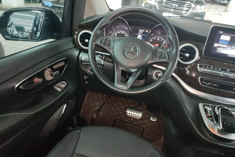 Used Mercedes-Benz V-Class 2018 V 260 Prestige Edition China VI
