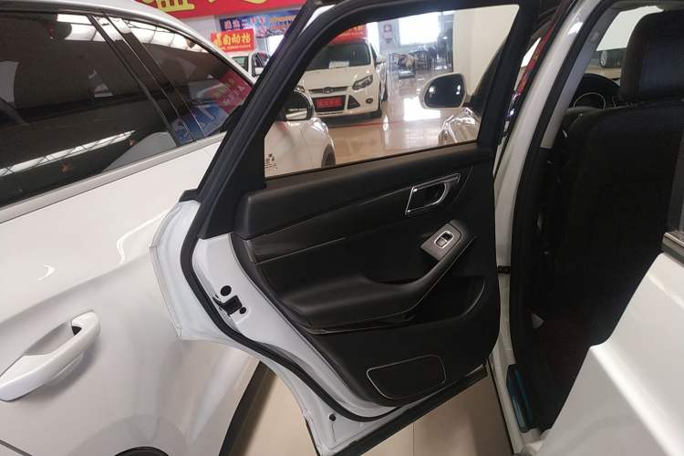 Used Zotye SR7 2017 1.5T CVT Cube Heart Edition
