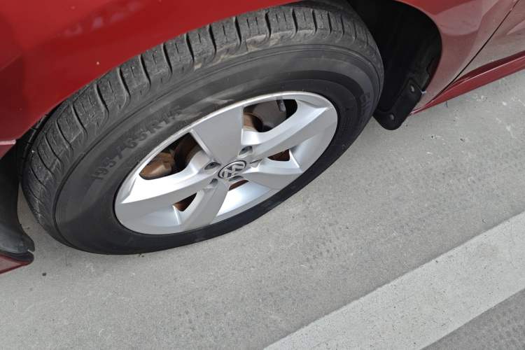 Used Volkswagen Gran Lavida 2013 1.6L Automatic Fashion Model
