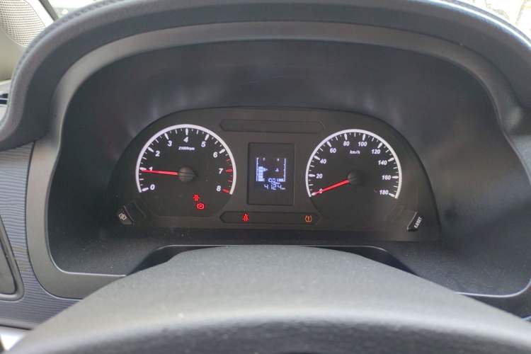 Used FORTHING Lingzhi 2023 M5L 1.6L Base Model 5 Seats
