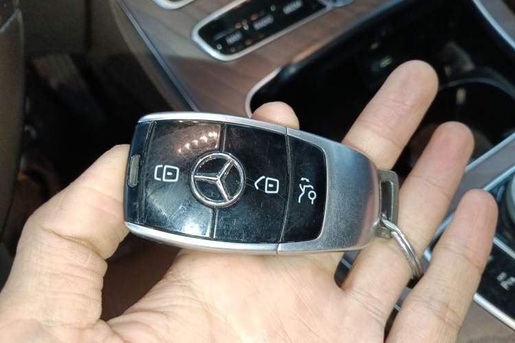 Used Mercedes-Benz E-Class 2018 Facelift E 300 L Luxury Edition
