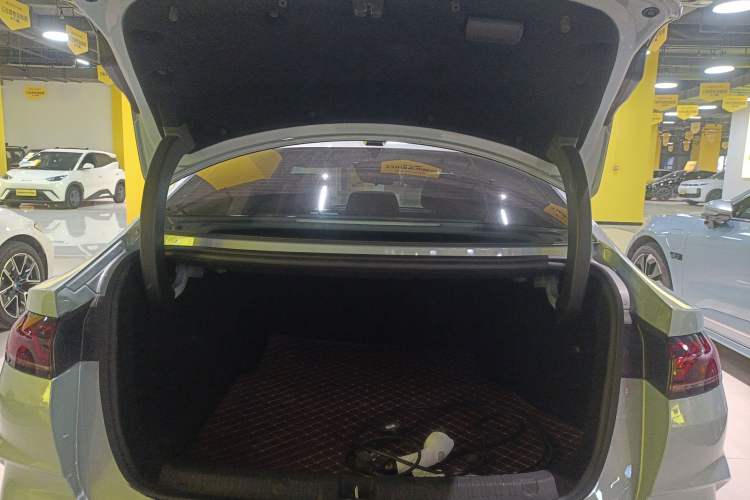 Used BYD Qin L 2025 DM-i Smart Drive 80KM Leading Model
