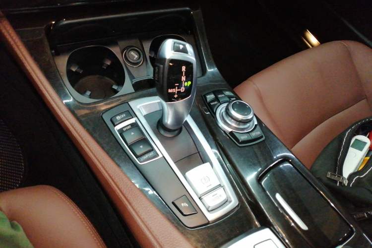 Used BMW 5 Series 2014 525Li Leading Model
