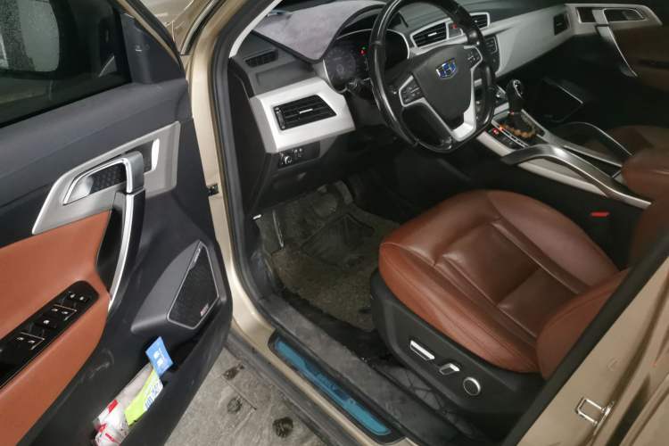 Used Geely Auto Emgrand X7 Sport 2018 1.8TD Automatic Two-Wheel Drive ZhiZun Model with 4G Connectivity