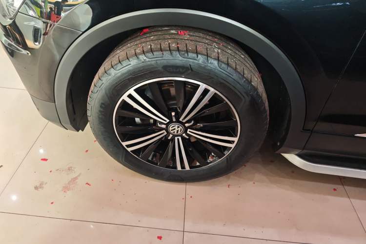 Used Volkswagen Tiguan L 2020 330TSI Automatic Two-Wheel Drive Panoramic Comfort Edition China VI Standard
