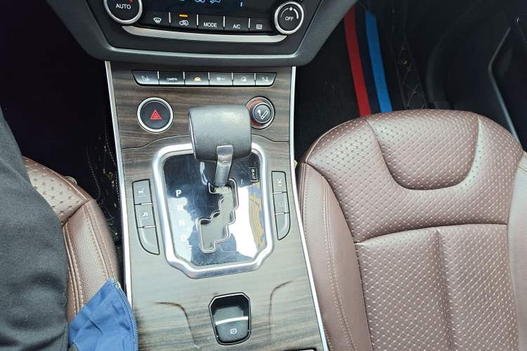 Used Land X7 2015 2.0T Panoramic Prestige Edition
