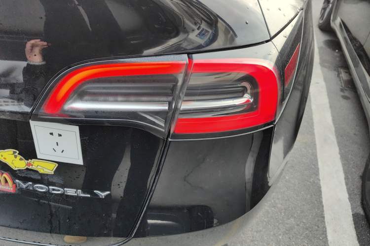 Used Tesla Model Y 2021 Long-Range All-Wheel-Drive Version
