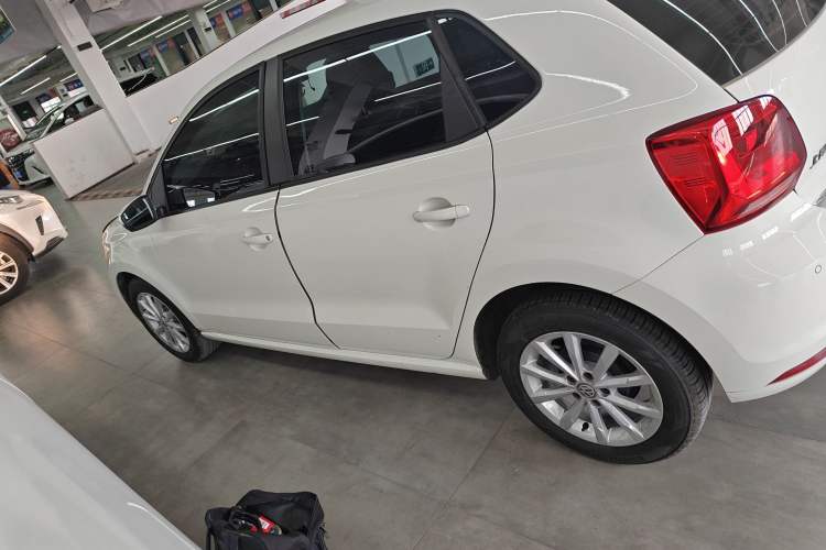 Used Volkswagen Polo 2016 1.6L Automatic Luxury Model
