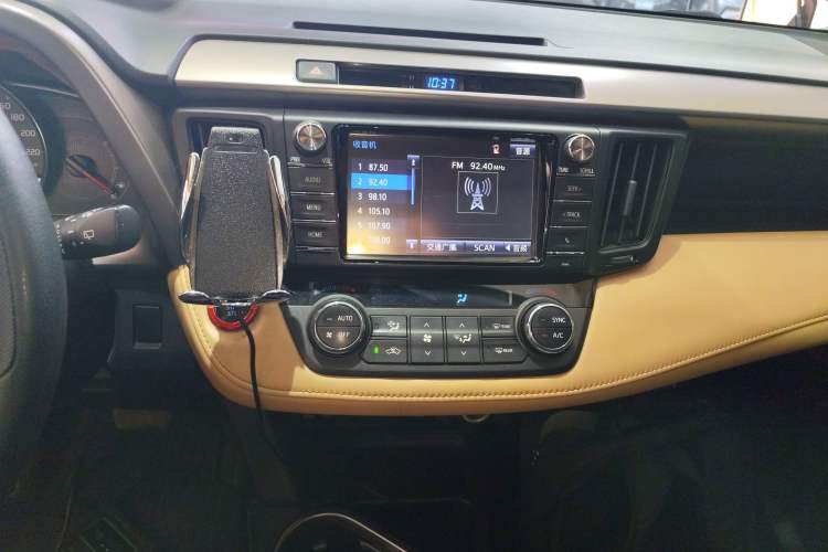 Used Toyota RAV4 2016 2.0L CVT Two-Wheel Drive Fashion Edition China V Standard