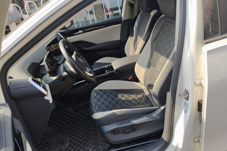 Used Volkswagen ID.6 CROZZ 2022 Long-Range PURE+ Edition